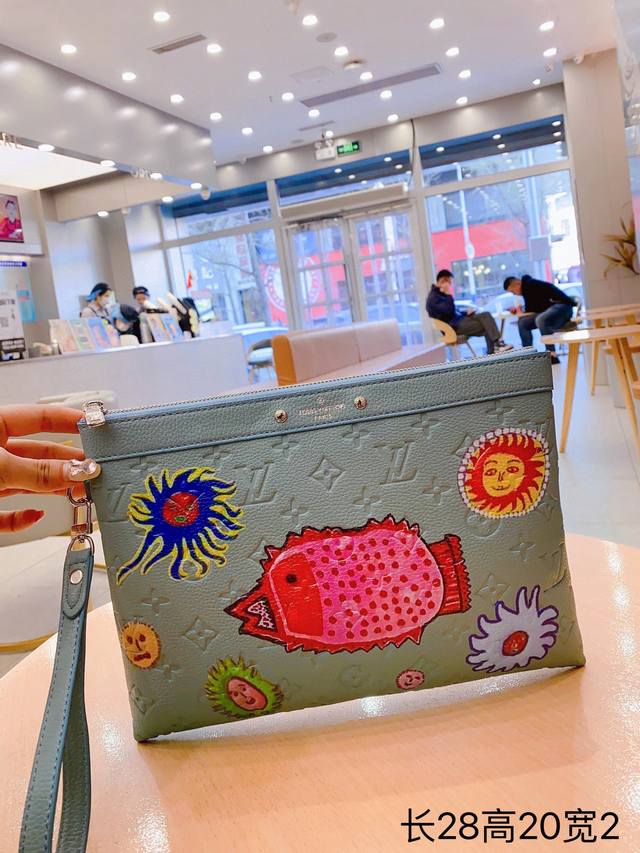 Size 30.X21.5-1M81781 Blue Full Leather Clutch Clutch Collection Pochette To-Go