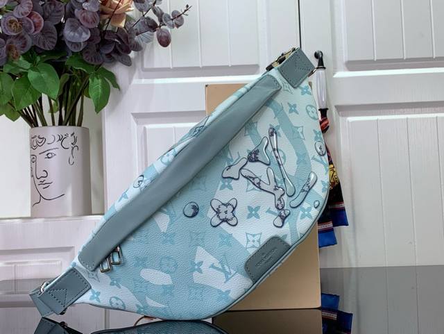Louis Vuitton Discovery Waist Bag M22576 Water Drop This Discovery Waist Bag Is