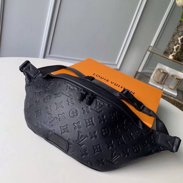Louis Vuitton M44388 Discovery Waist Bag Is Made Of Soft Calfskin. It Is Versati