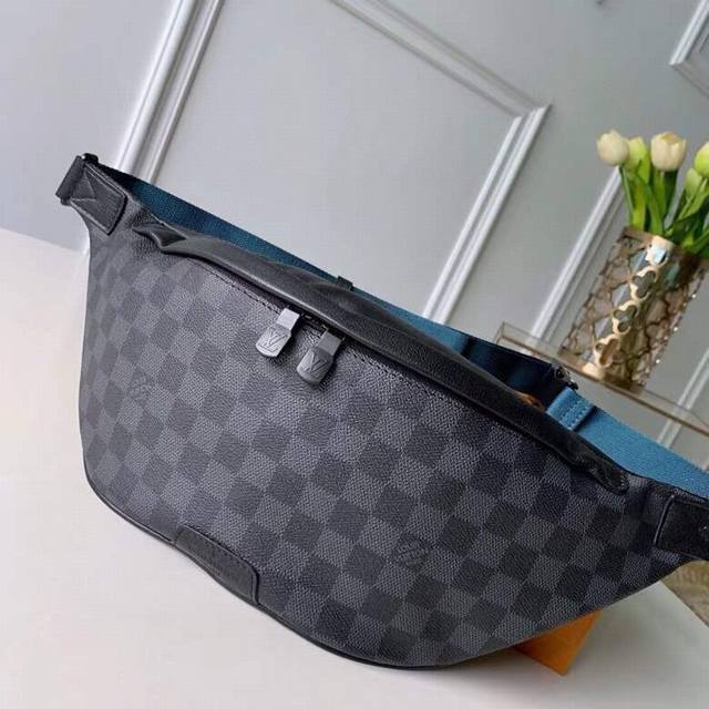 Louis Vuitton Discovery Waist Bag M44336 Black This Discovery Waist Bag Is Made
