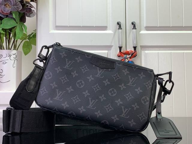 Louis Vuitton Pochette Accessoire Mahjong Bag M11741 Black Flower This Pochette