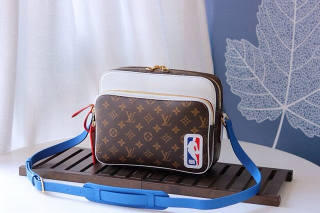 Louis Vuitton Top Original Single Home Real Shot Messenger Bag M45583 White Flow