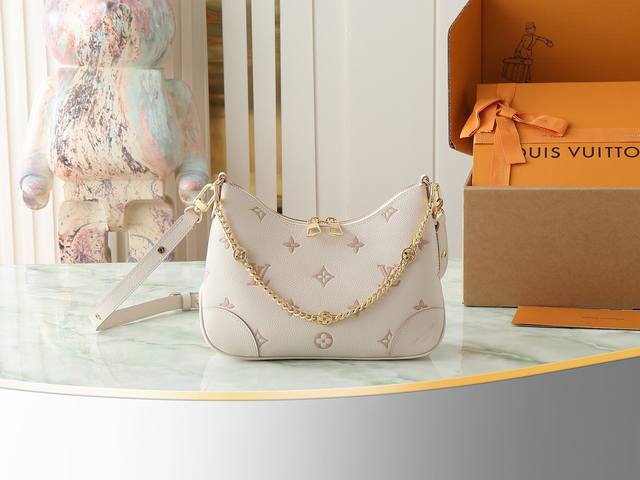 Top Original Single Home Shot M14634 Cream Full Leather Chain Croissant Bag New