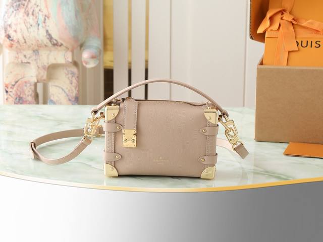 Top Original Single Home Real Shot M25071 Sand Color Full Leather Soft Box Serie