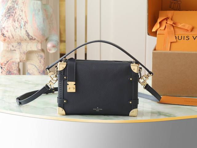 Top Original Single Home Shot M15226 Dark Blue This Side Trunk Medium Handbag Is