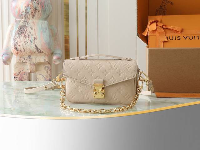 Top Original Single Home Real Shot M14322 Sand Color Full Leather Chain Messenge
