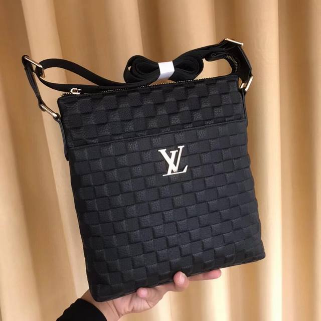 New Lv Crossbody Bag Imported From Italy, Top Grade Cowhide, Stainless Steel Har