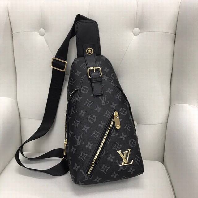 v Home Style 23344 New V Home Chest Bag Uses Imported Top Layer Cowhide, Feel