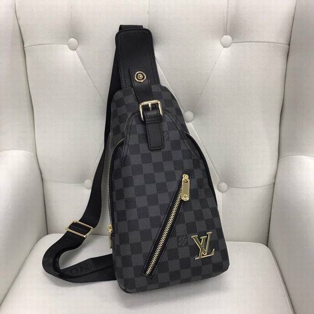 v Home Style 23344 The New V Home Chest Bag Is Made Of Imported Top Layer Cow
