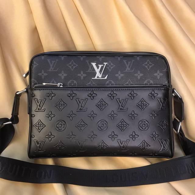 Launches The Hot Messenger Bag. Italian Imported Cowhide, Top Quality, Stainless