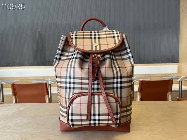 The New Backpack Adopts The Brand's Classic Plaid Pattern And Is Cleverly Matche