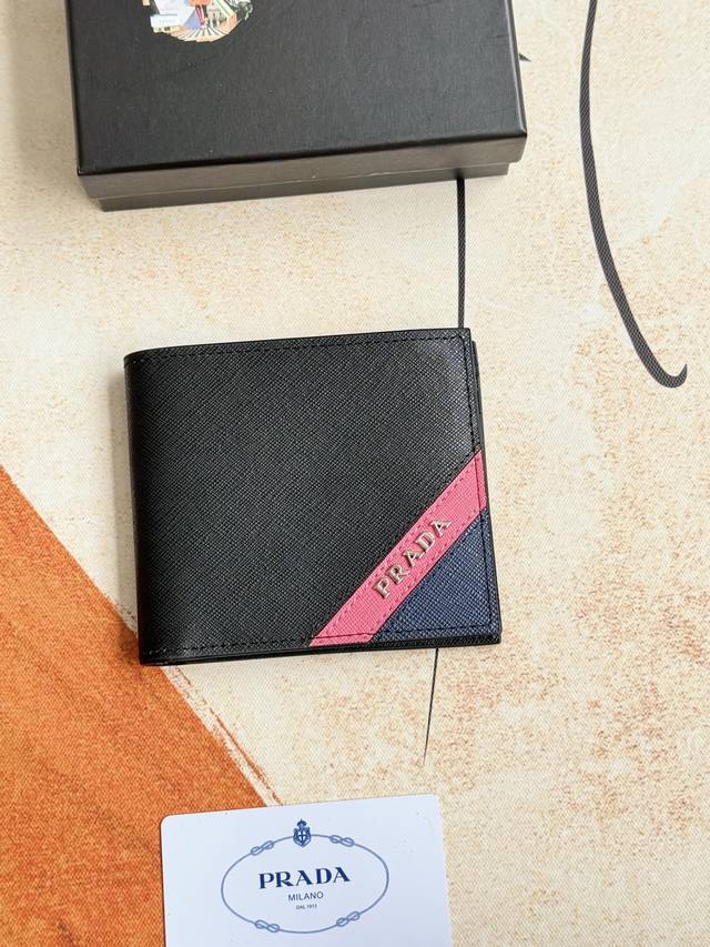 prada Men's Short Wallet Latest Style Counter Official Website Synchronized G