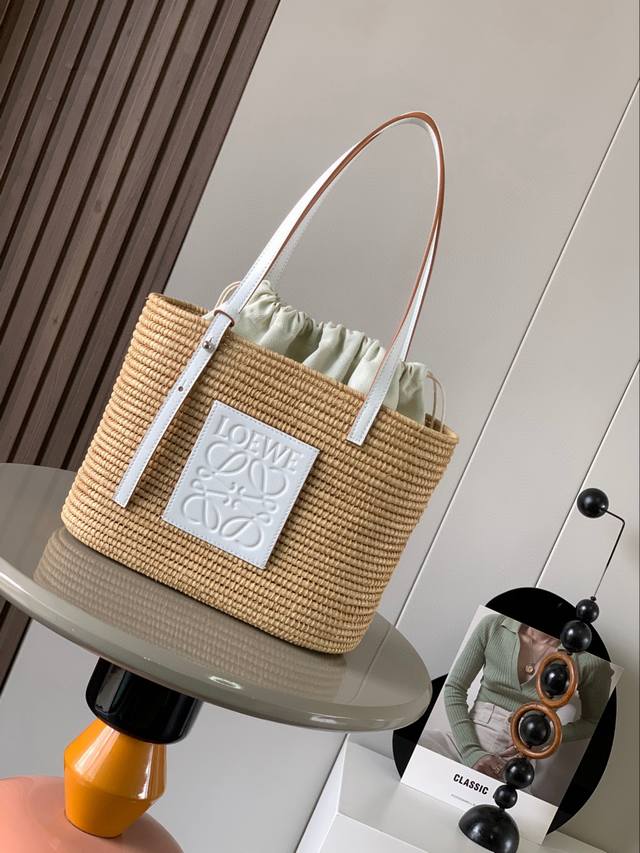 Popular Small Size Square Basket Bag Made Of Raffia Fiber And Cow Leather. This