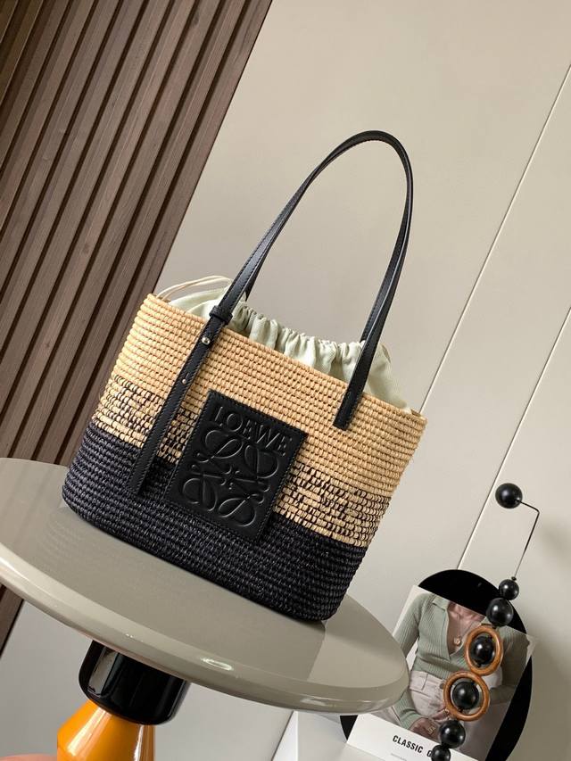 Popular Small Size Square Basket Bag Made Of Raffia Fiber And Cow Leather. This
