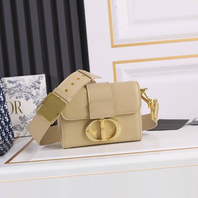 With Original Box Dio.R 30 Montaigne Mini Box 30 Montaigne Is A Bag With A Stron