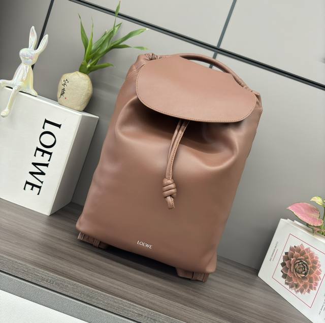 Luojia's New Shiny Soft Cowhide Flamenco Backpack Features A Streamlined, Practi