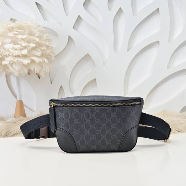 gucci-Gucci's Latest Chest Bag Is Made Of Imported Calfskin Leather. It Feels