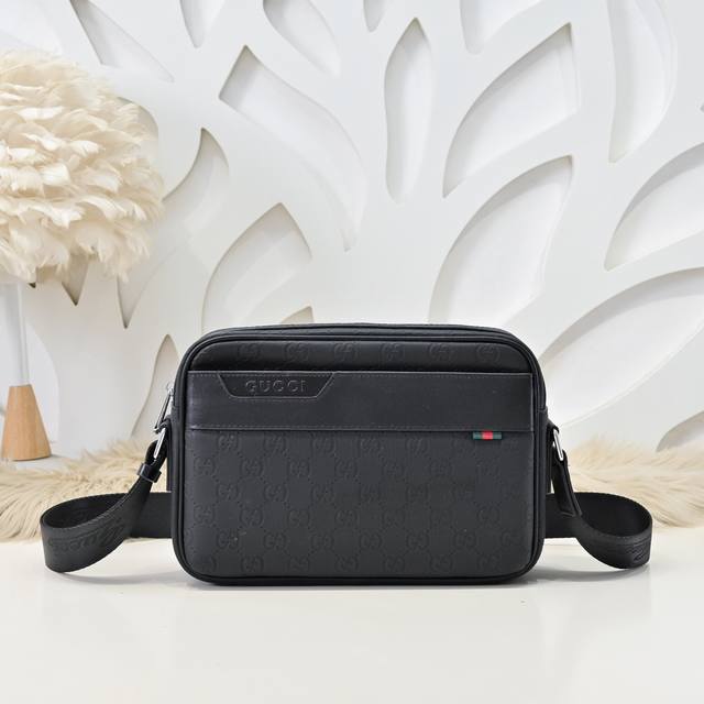 gucci-Gucci's Latest Men's Messenger Bag Is Made Of Imported Calfskin Leather