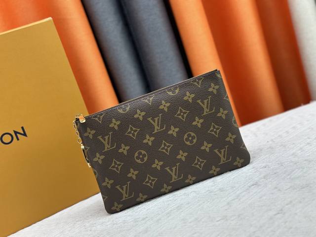m13560 Pochette Cl S Medium Key Coin Purse Is A New Addition To The Classic S