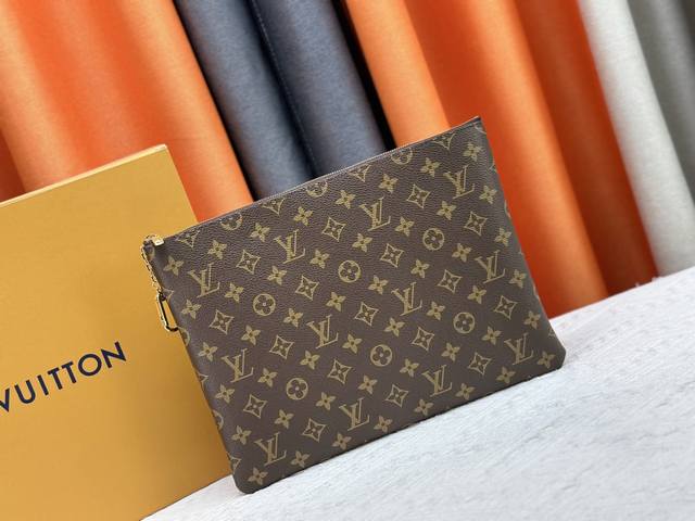m13561This Reborn Pochette Cl Sl Is A Modern Take On The Brand's Classic Coll