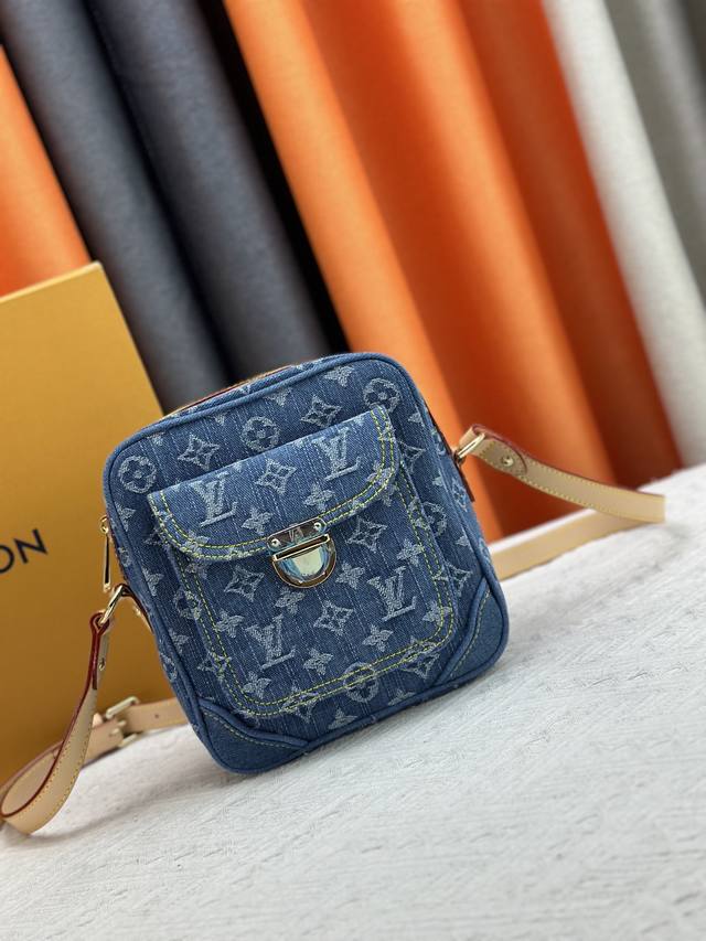 m95348 New Denim Handbag, Old And Out-Of-Print Denim Crossbody Handbag. A Mus