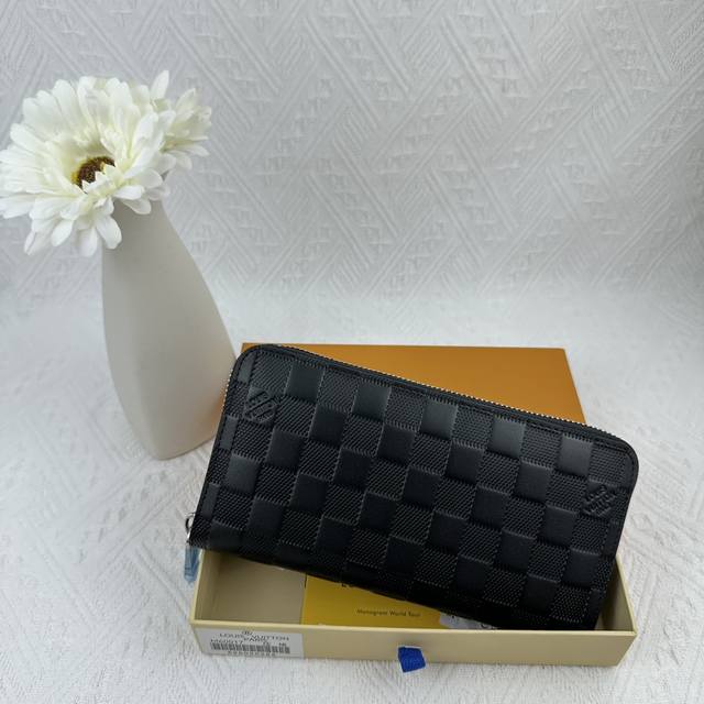Classic Single Pull 60017 Pressed Grid This Practical Monogram Canvas Wallet Wit