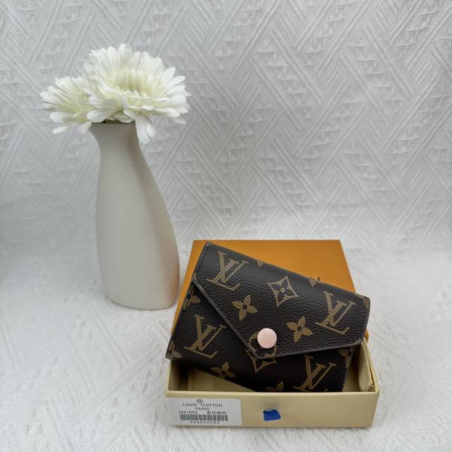 Top Original M41938 Soft Style And Powerful Functions This Small Victorine Walle
