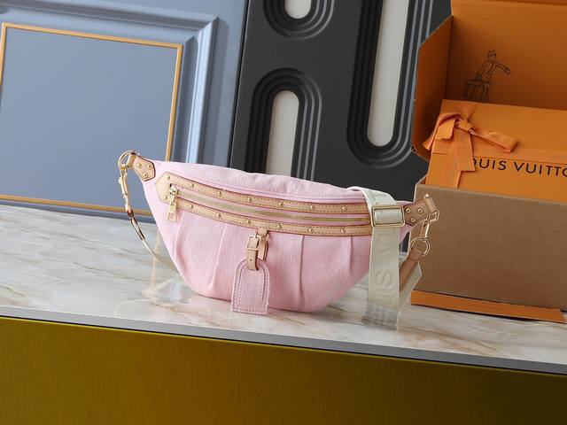 Upcycled Original Denim M46837 The Definition Of Casual Chic The High-Rise Bag I