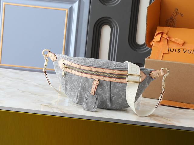 Upcycled Original Denim M46837 The Definition Of Casual Chic The High-Rise Bag I
