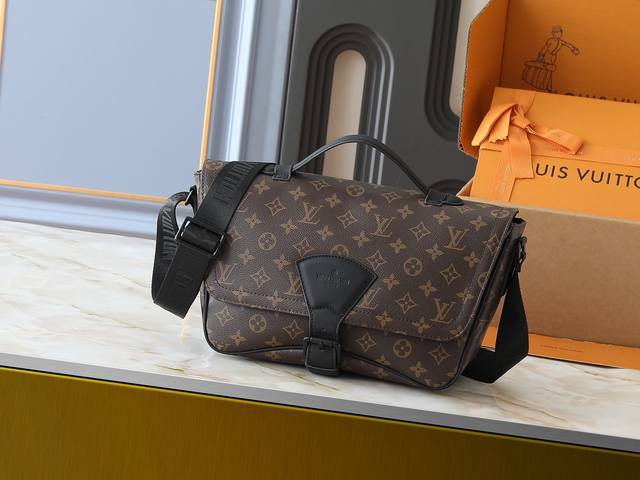 upgraded From The Original M46685 Montsouris Messenger Bags This Spacious Mon