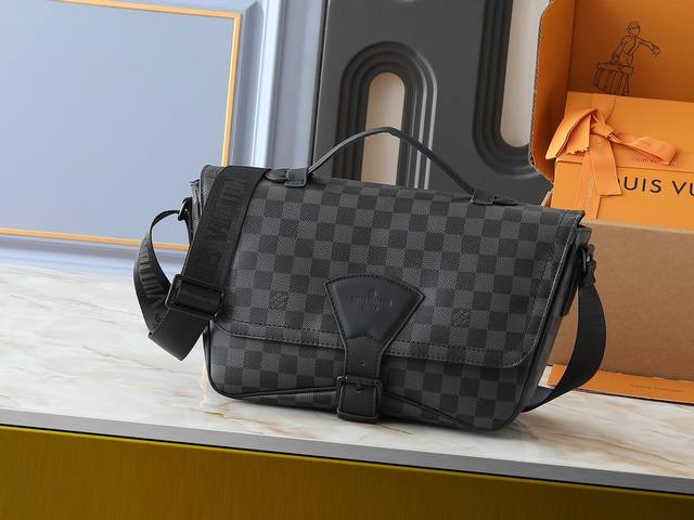 upgraded From The Original M46685 Montsouris Messenger Bags This Spacious Mon