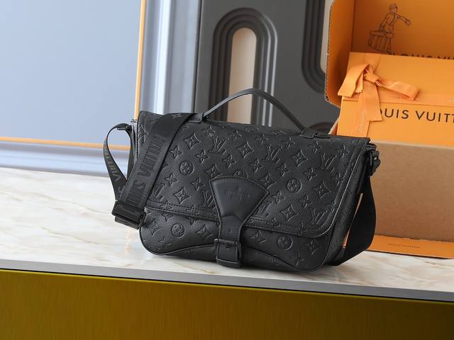 upgraded From The Original M46685 Montsouris Messenger Bags This Spacious Mon