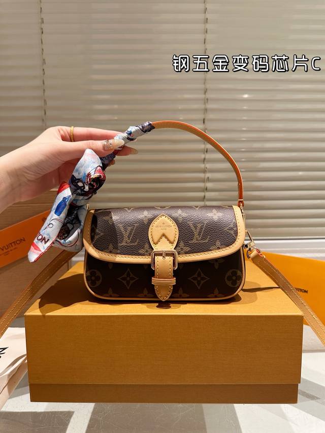 With Silk Scarf Steel Hardware Variable Code Chip Lv Show Baguette Small Size Is