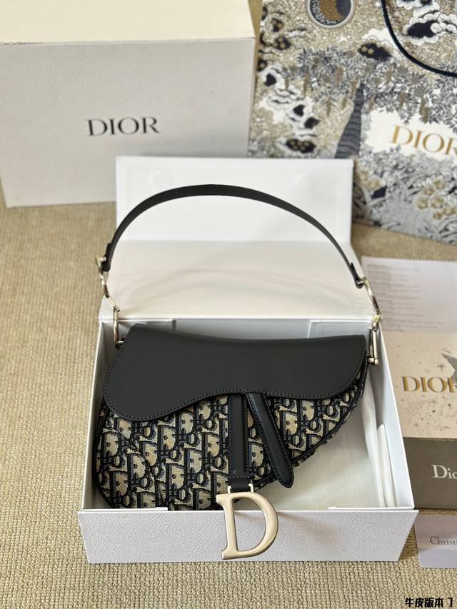 Top Quality Original Cowhide Dior Dior Saddle Bag Its Shape Comes From The Innov