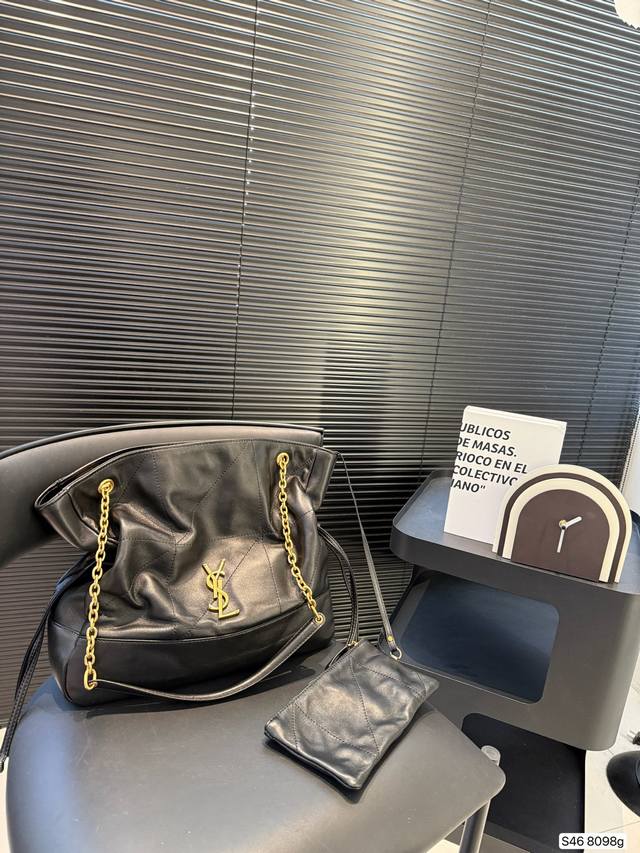 Saint Laurent's New Jamie Handbag Is Loose And Fashionable. Ysl's New Jamie Larg