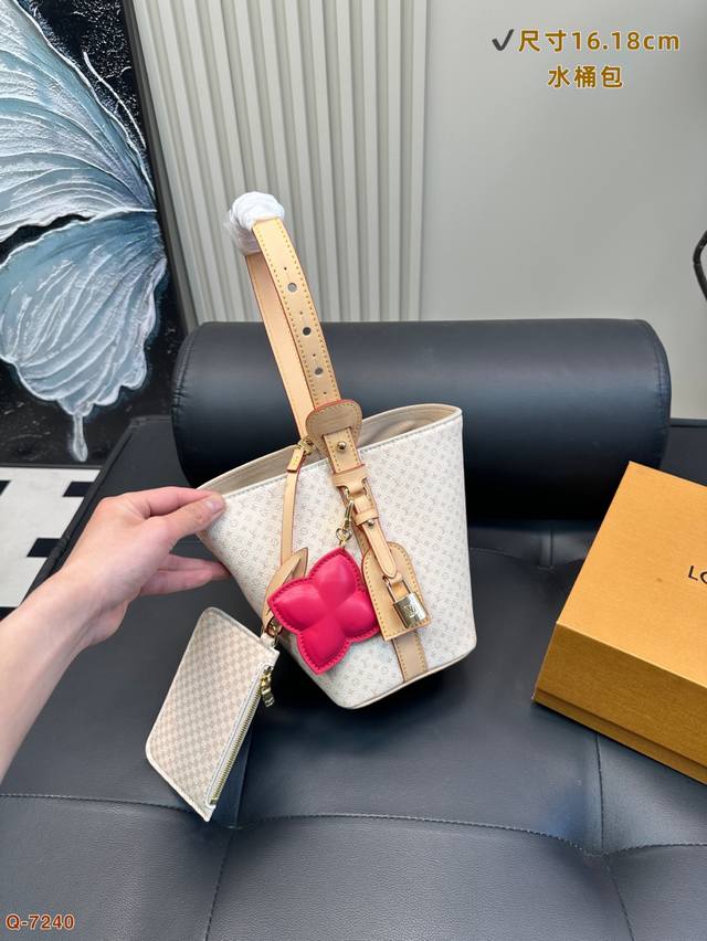 With Folding Box Lv First Purchase Of Dune Color Allin Bb Bucket Bag Comes With