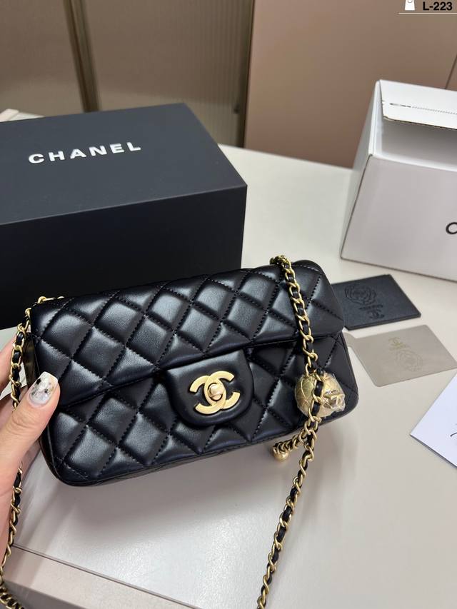 With Mirror Chanel Chain Square Fat Man Chanel Chain Square Fat Man Classic Feel