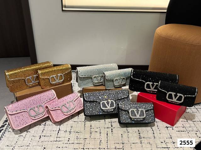 With Folding Box Valentino Loco Shoulder Bag The Effect Of Wearing It Is Amazing