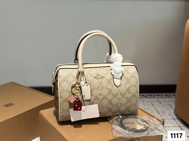With Pendant And Box, Coach Pillow Bag Is Shipped In Sync With The Counter. The