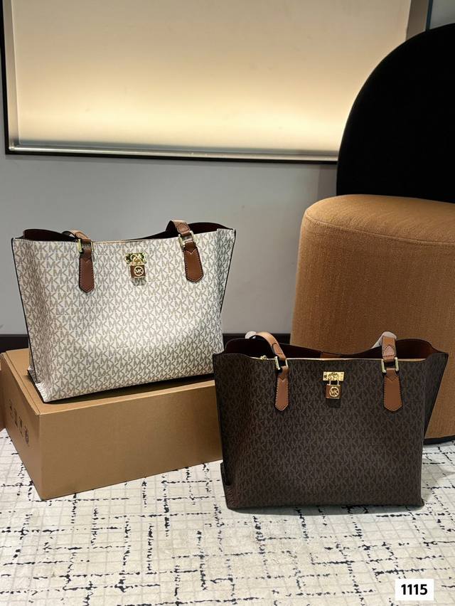 mk New Handbag This Retro Bag Is Very Beautiful. Both The Design And The Leat