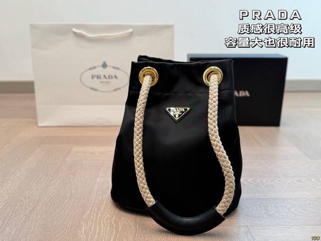 With Box Prada The Texture Is Very High-End The Capacity Is Super Large And Very