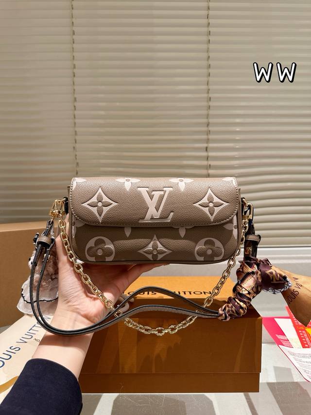 Cowhide Version With Pendant New Lv Louis Vuitton Wallet On Chain Ivy Underarm B