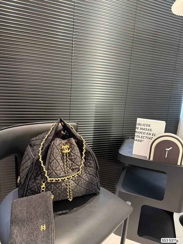 The Long-Awaited Chanel Tote Is Full Of Fashion Sense And Practicality . It Can