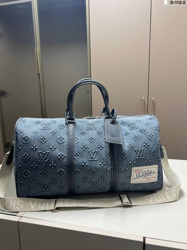 lv Travel Bag A Handsome And Spacious Travel Bag Classic Design, Atmospheric