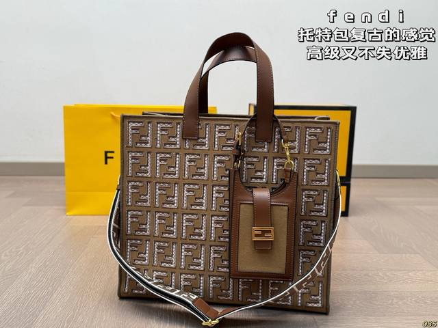 8 Color Fendi Tote Bag The Color Combination Is Very Retro High-End And Elega