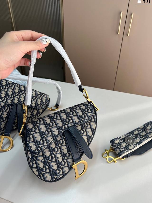 Small Dior Dior Saddle Bag Treasure Bag Cute Cool Girl Must-Have Irresistible T-