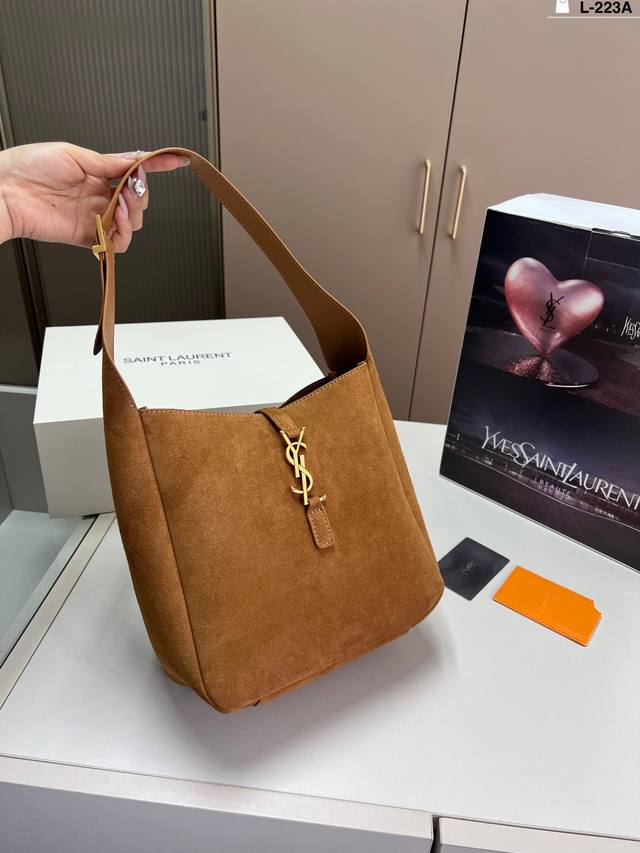 Saint Laurent Yslhobo Underarm Bucket Bag Lightweight And Full Of Fashion Really