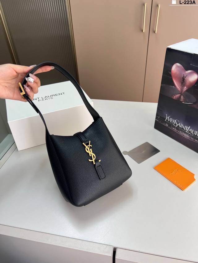 Saint Laurent Yslhobo Underarm Bucket Bag Lightweight And Full Of Fashion Really