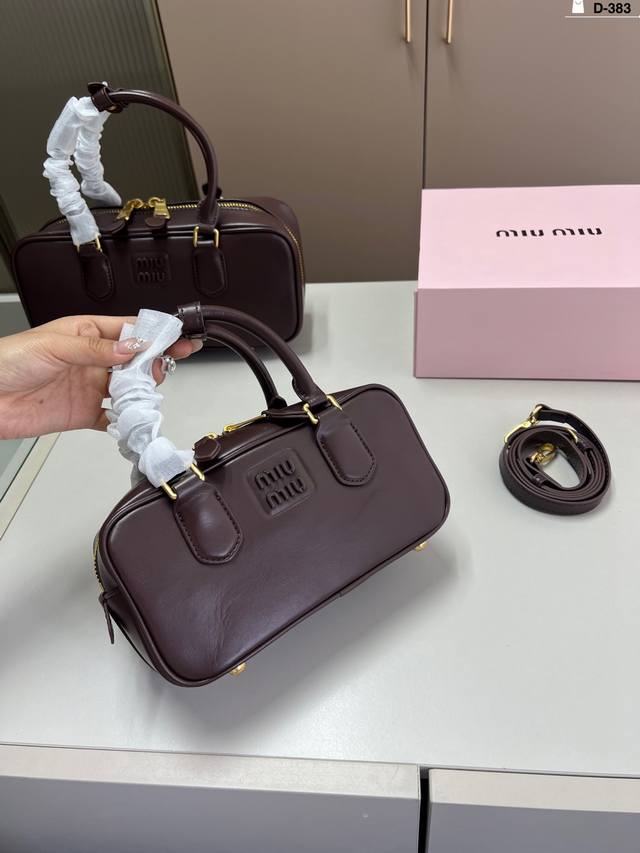 Small Miumiu Miu Miu Bowling Bag Can Be Carried By Hand Or Crossbody Is Definite