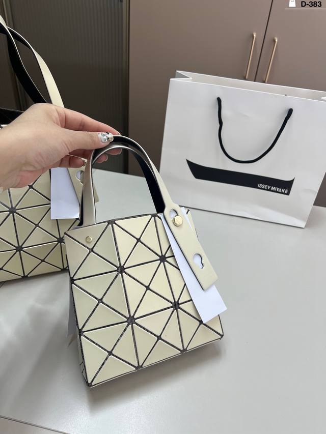 Small Issey Miyake Shopping Bag Is Perfect For Summer Light And Convenient Small